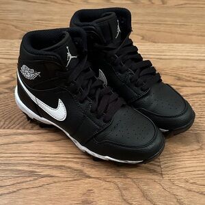 Jordan AJ 1 Mid Football Cleats Black & White Kids 2Y